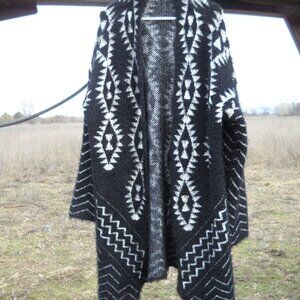 SIZE XL - Tribal, boho, black & white eyelash longline cardigan, excellent cond